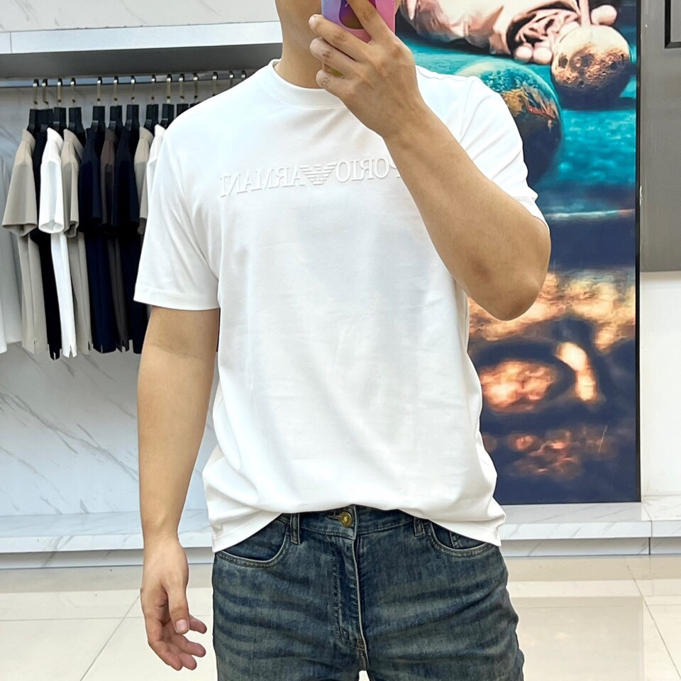 
阿玛尼、2025夏季男士圆领时尚立体字母休闲欧棉短袖T恤，甄选客供进口95%纯棉材质添加5%氨纶混纺制