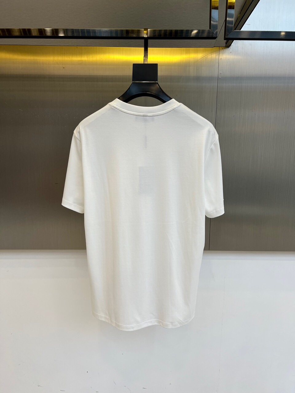 
阿玛尼、2025夏季男士圆领时尚立体字母休闲欧棉短袖T恤，甄选客供进口95%纯棉材质添加5%氨纶混纺制