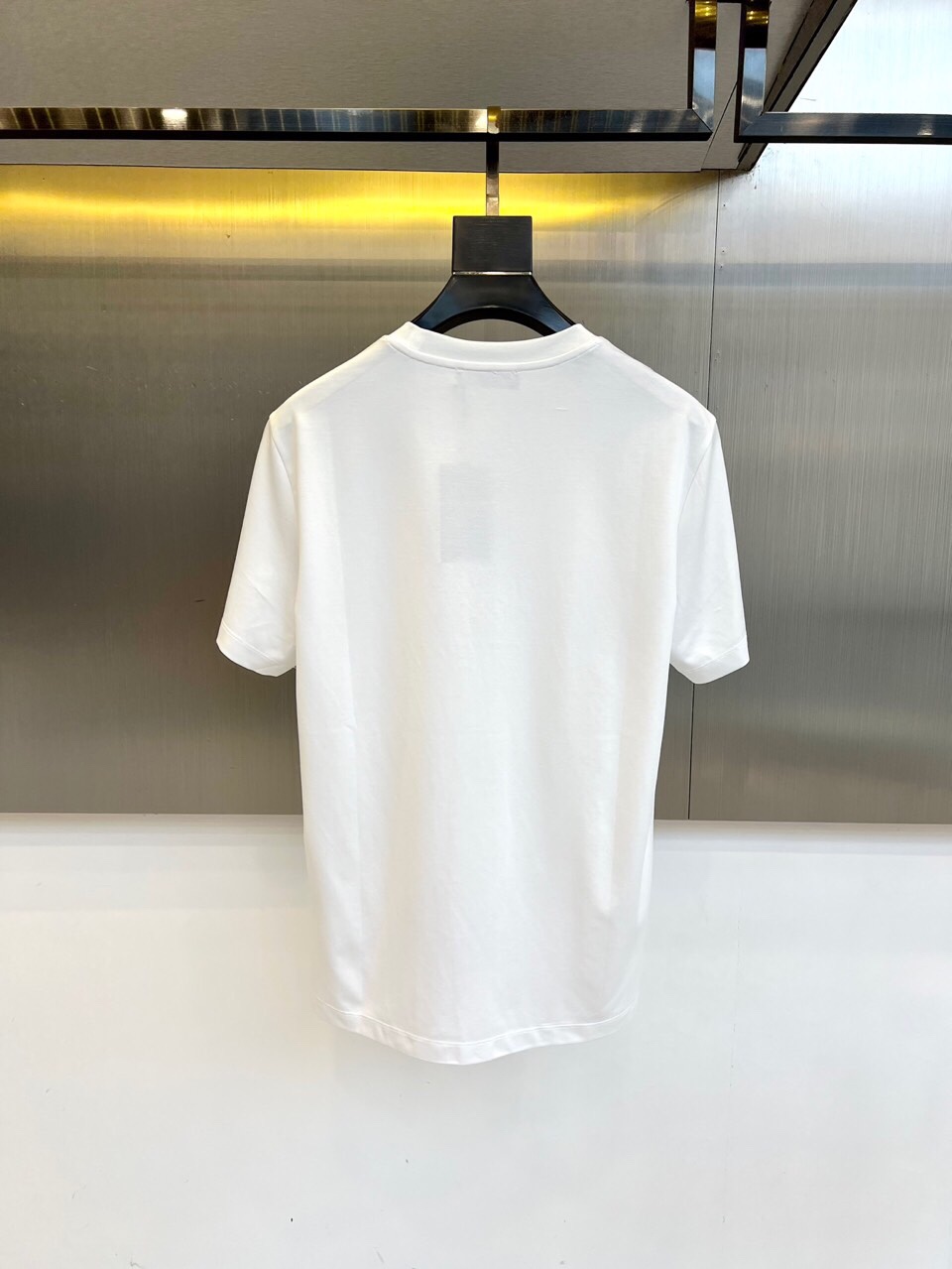 
始祖鸟、25春夏爆款经典系列， 经典Logo圆领宽松短袖T恤，定制同缸染色100%棉面料，手感非常舒服