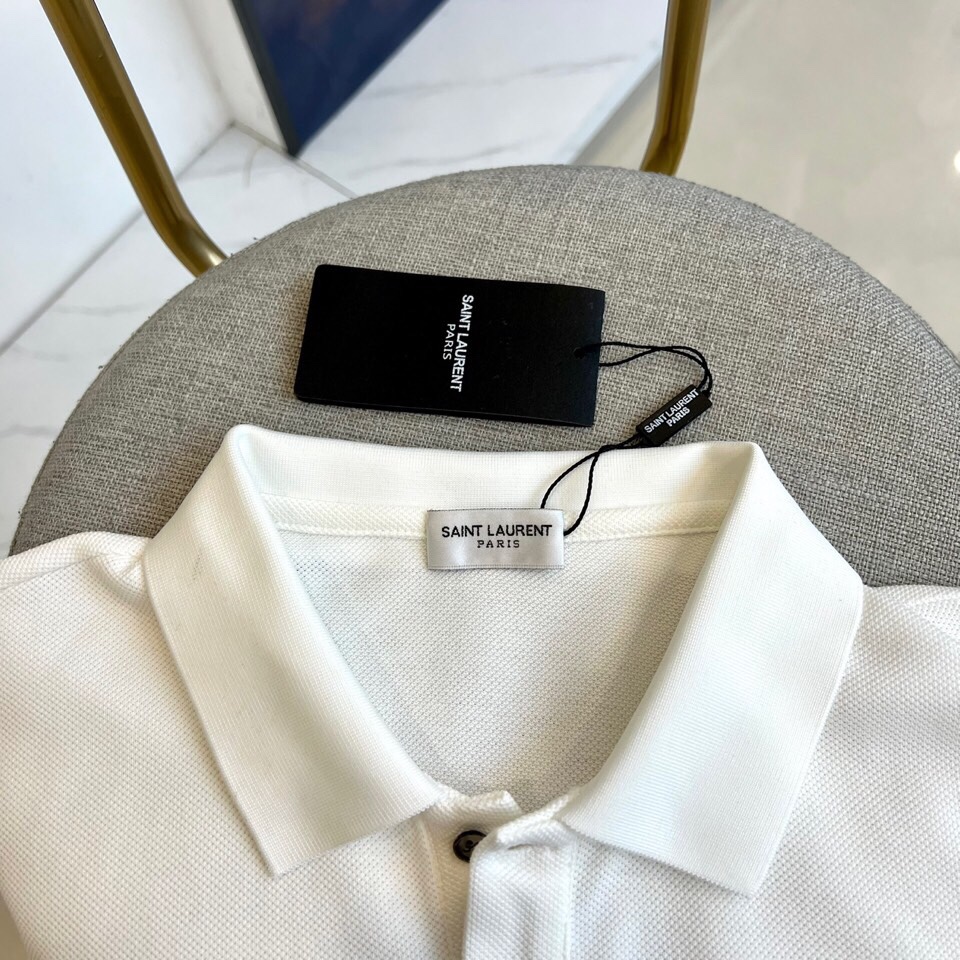 
圣罗兰、2025s经典标志性Logo点缀元素 经典时尚翻领 Polo衫短袖 ，贸易公司渠道订单，简约大