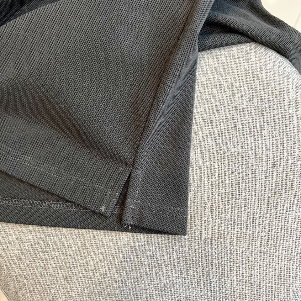 
圣罗兰、2025s经典标志性Logo点缀元素 经典时尚翻领 Polo衫短袖 ，贸易公司渠道订单，简约大