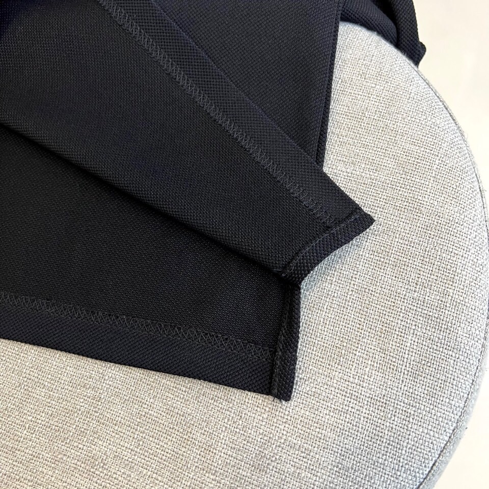 
圣罗兰、2025s经典标志性Logo点缀元素 经典时尚翻领 Polo衫短袖 ，贸易公司渠道订单，简约大