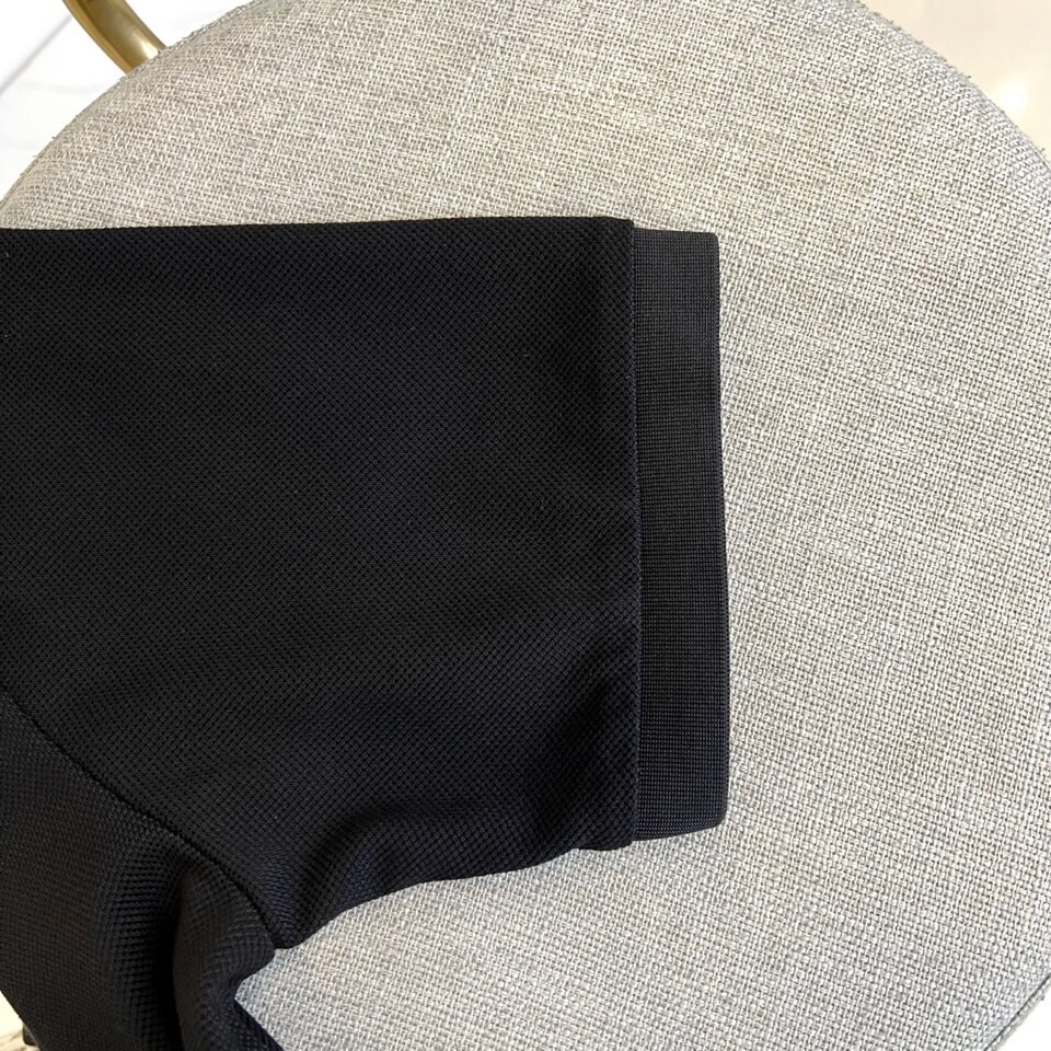 
圣罗兰、2025s经典标志性Logo点缀元素 经典时尚翻领 Polo衫短袖 ，贸易公司渠道订单，简约大