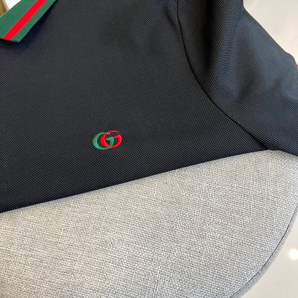 
Gucci、2025s经典标志性Logo点缀元素 经典时尚翻领 Polo衫短袖 ，贸易公司渠道订单，简