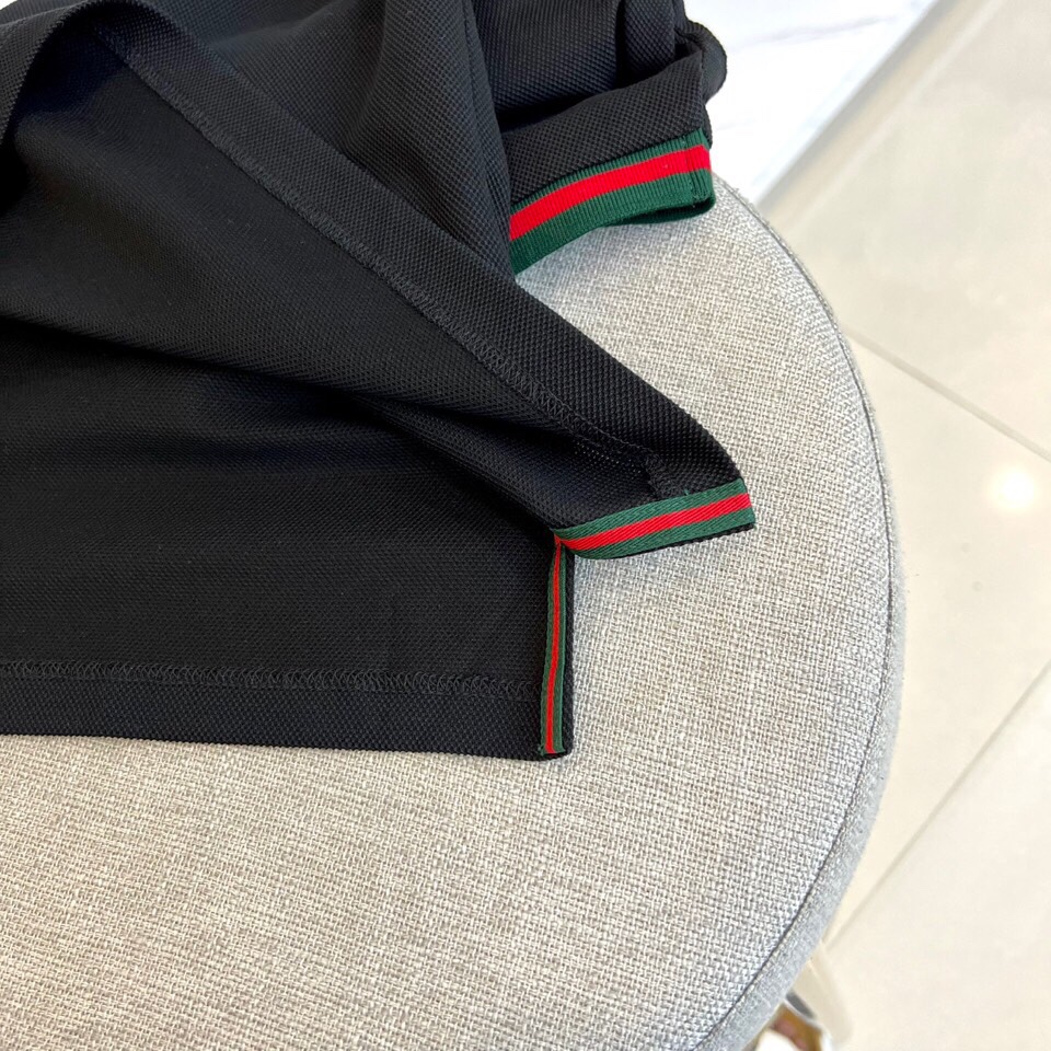 
Gucci、2025s经典标志性Logo点缀元素 经典时尚翻领 Polo衫短袖 ，贸易公司渠道订单，简
