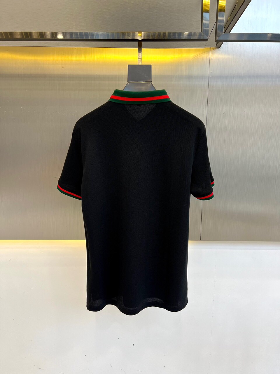 
Gucci、2025s经典标志性Logo点缀元素 经典时尚翻领 Polo衫短袖 ，贸易公司渠道订单，简