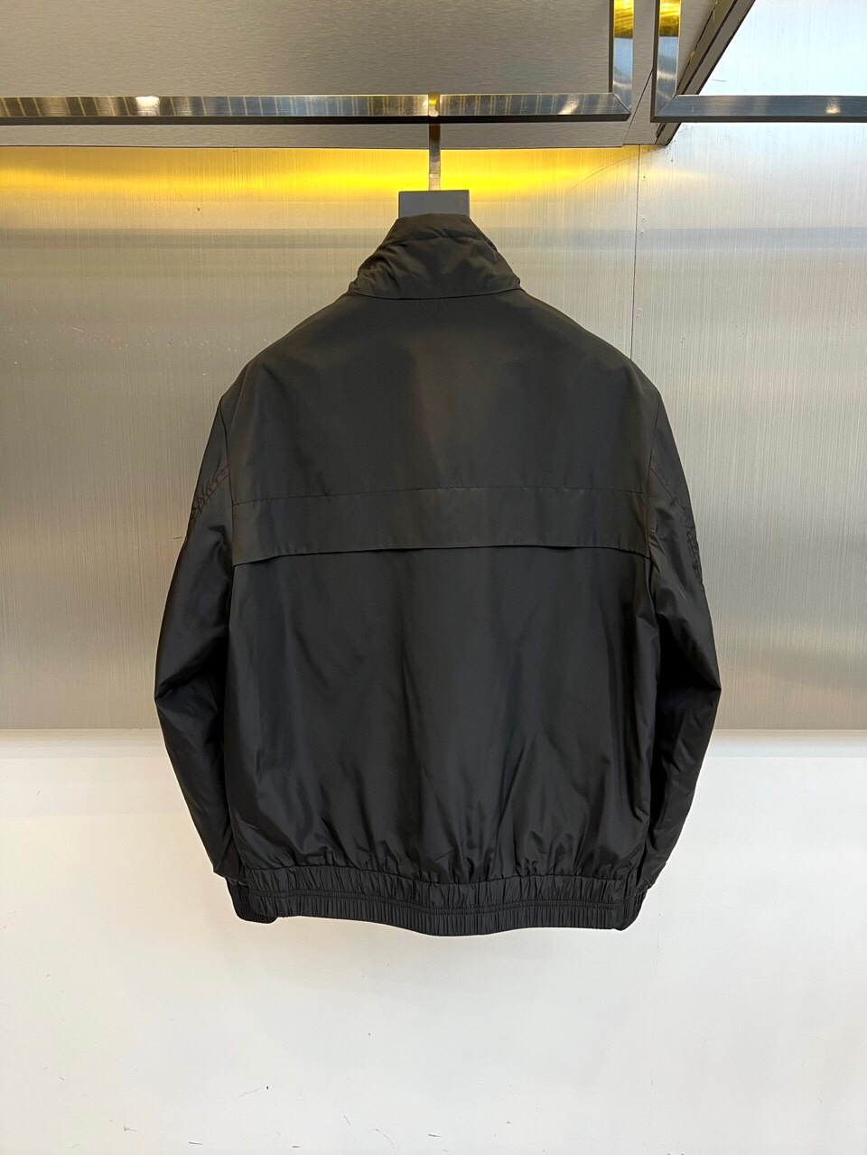 
Bur巴宝莉、25s秋冬新品立领夹克外套

 经典重塑，细节见真章

柔润米黄色面料如秋日麦浪，搭配立