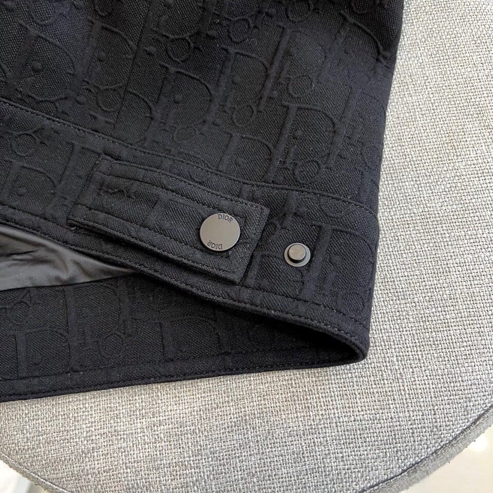 
Dio迪奥、2025秋冬 全品相订单，订制针织提花男士立领休闲夹克外套 运用比例和提花纹理质感呈现设计