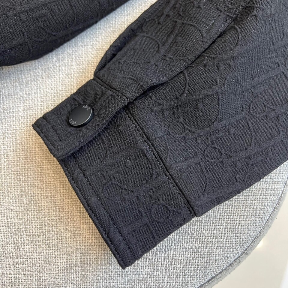 
Dio迪奥、2025秋冬 全品相订单，订制针织提花男士立领休闲夹克外套 运用比例和提花纹理质感呈现设计