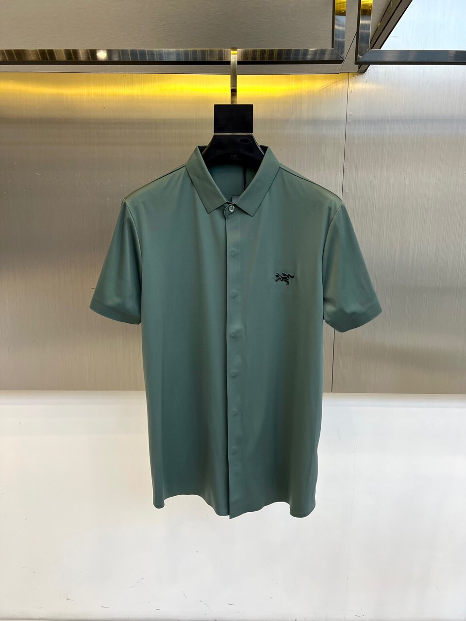 NO:514785,Archaeoptera bird, 2025 summer lapel cardigan short sleeves, simple style, comfortable fabric, must-have old money style items in midsummer, business style, high-quality men's summer must-have. Size 48-58 (model 173-140 catties upper body 50 sizes), arc'teryx, T-shirt, alexander wang19860909始祖鸟、2025夏款翻领开衫短袖、简约风格、主打面料舒适、盛夏时节必备老钱风单品、商务范、优质男夏季必备.尺码48-58（模特173-140斤上身50码）,arc'teryx,T-shirt,alexander wang,Men's clothing