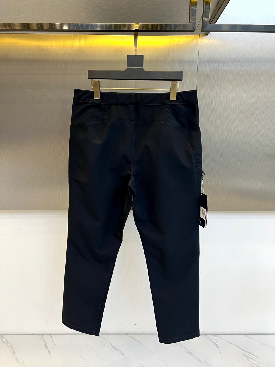 始祖鸟、2025春夏新款运动口袋设计工装裤。面料给满分！高密度面料手感无敌顺滑，一条有逼格的裤子 可遇不