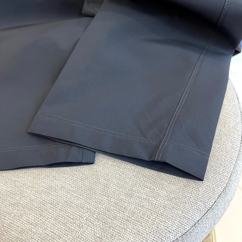 始祖鸟、2025春夏新款运动口袋设计工装裤。面料给满分！高密度面料手感无敌顺滑，一条有逼格的裤子 可遇不