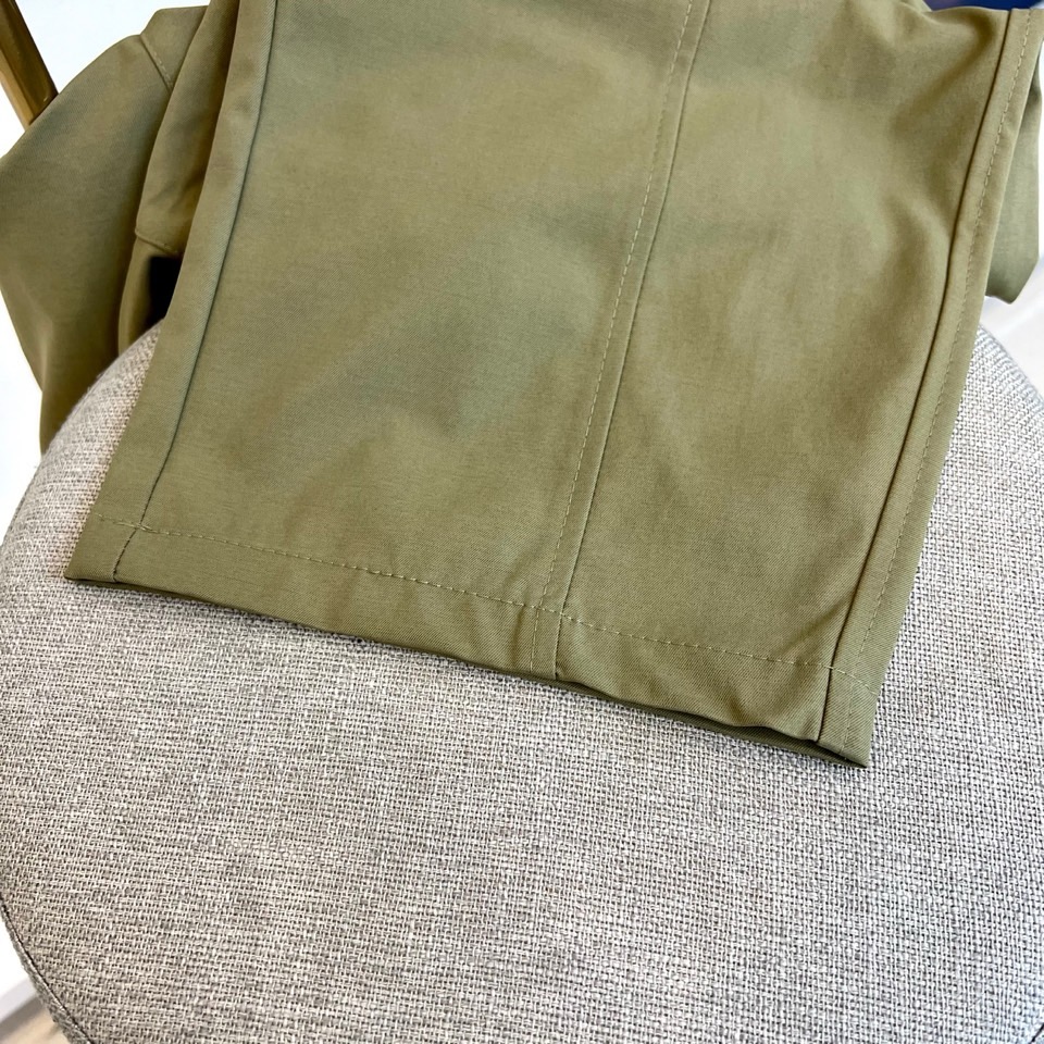 巴黎世家、2025春夏新款运动口袋设计工装裤。面料给满分！高密度面料手感无敌顺滑，一条有逼格的裤子 可遇