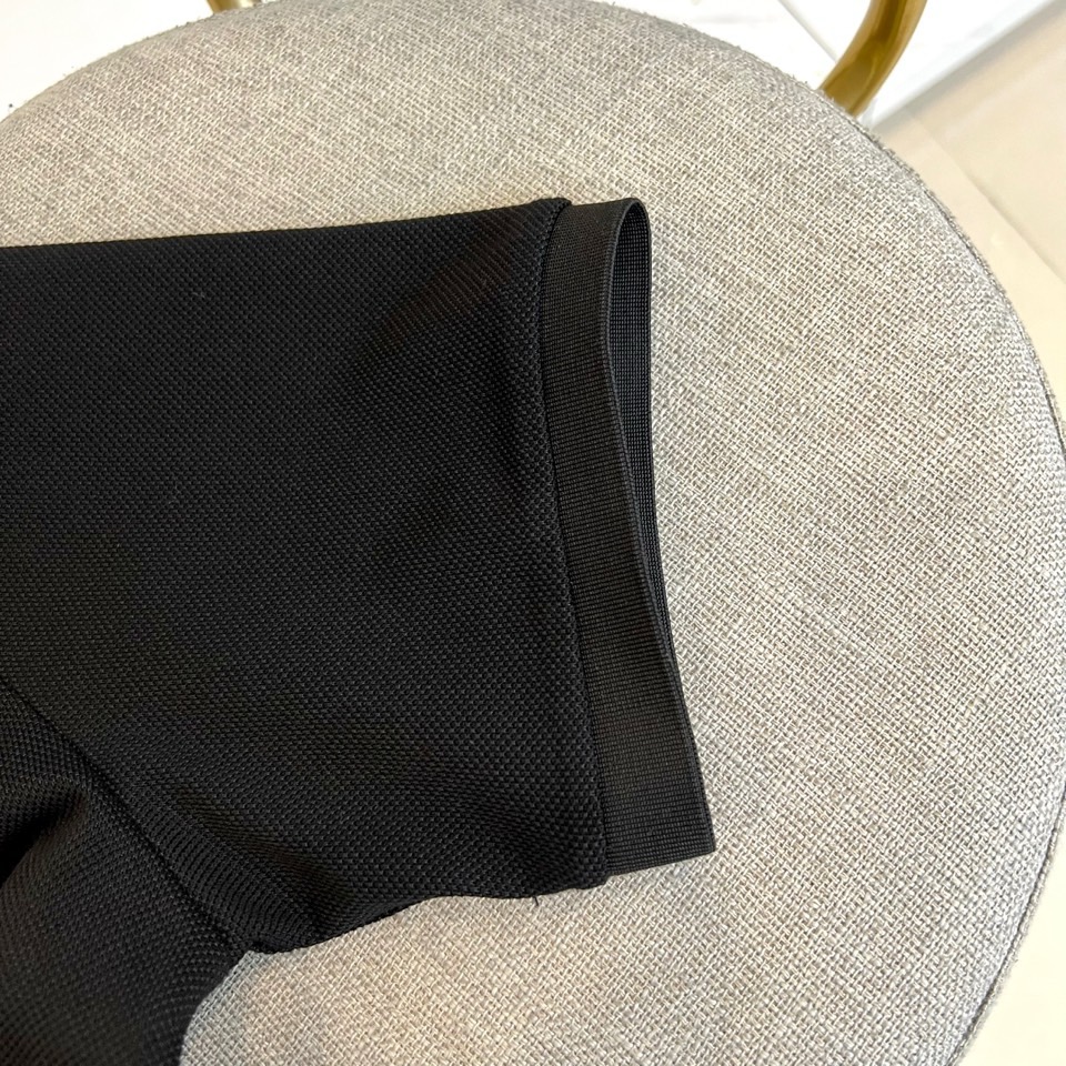 巴宝莉、2025s经典标志性Logo点缀元素 经典时尚翻领 Polo衫短袖 ，贸易公司渠道订单，简约大气