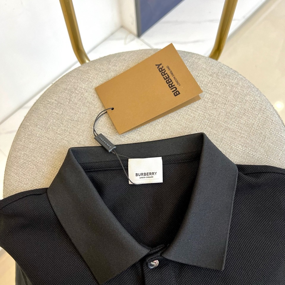 巴宝莉、2025s经典标志性Logo点缀元素 经典时尚翻领 Polo衫短袖 ，贸易公司渠道订单，简约大气
