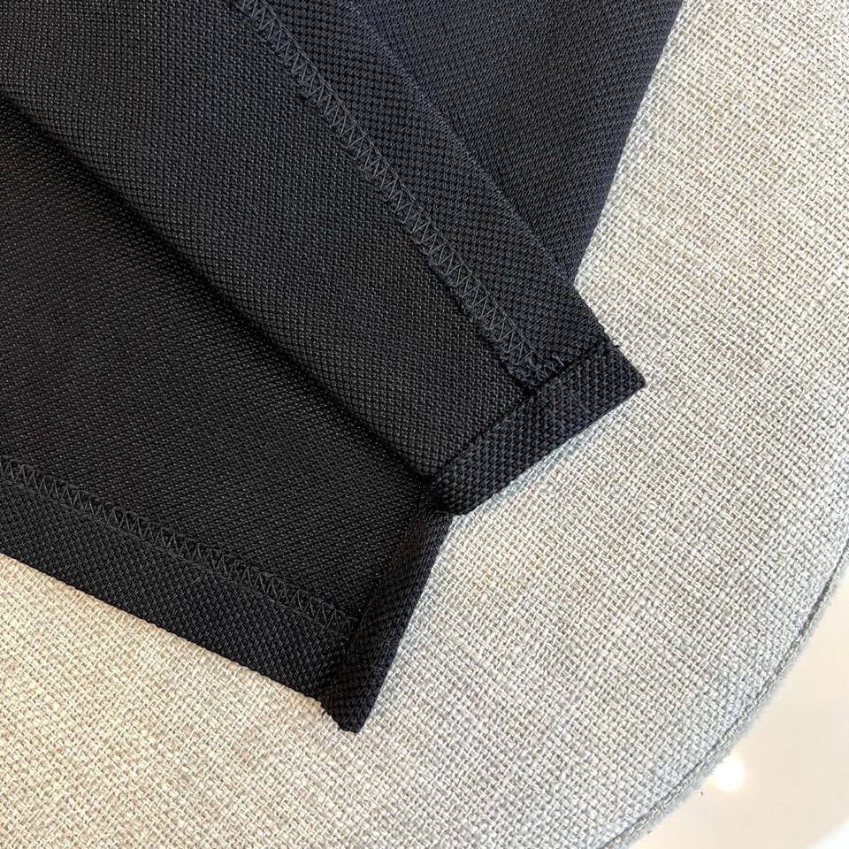 巴宝莉、2025s经典标志性Logo点缀元素 经典时尚翻领 Polo衫短袖 ，贸易公司渠道订单，简约大气