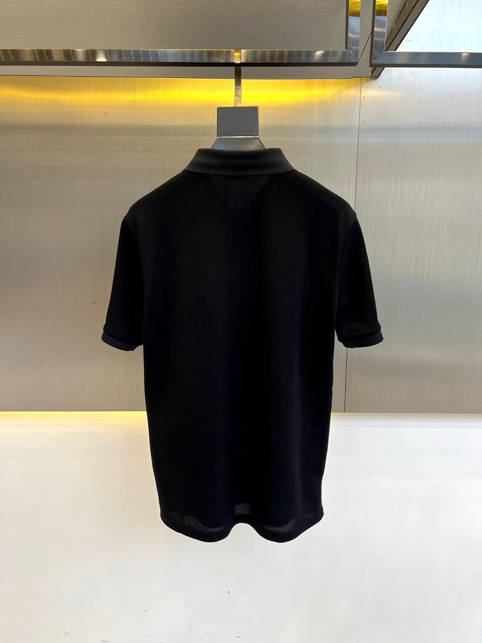 巴宝莉、2025s经典标志性Logo点缀元素 经典时尚翻领 Polo衫短袖 ，贸易公司渠道订单，简约大气