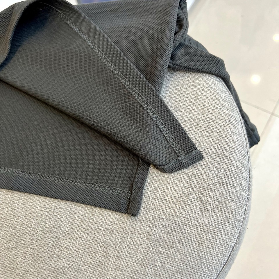 巴宝莉、2025s经典标志性Logo点缀元素 经典时尚翻领 Polo衫短袖 ，贸易公司渠道订单，简约大气