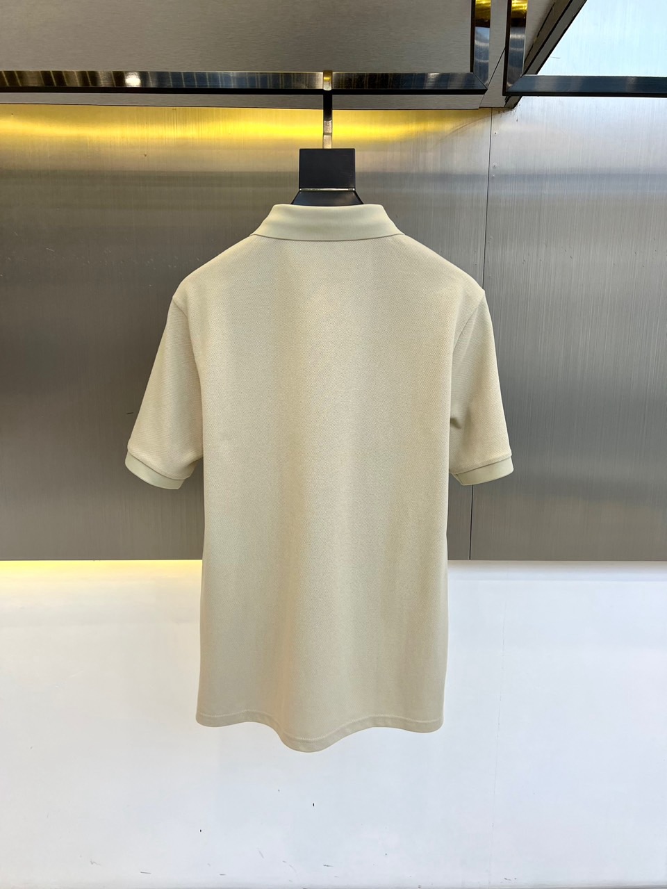 巴宝莉、2025s经典标志性Logo点缀元素 经典时尚翻领 Polo衫短袖 ，贸易公司渠道订单，简约大气