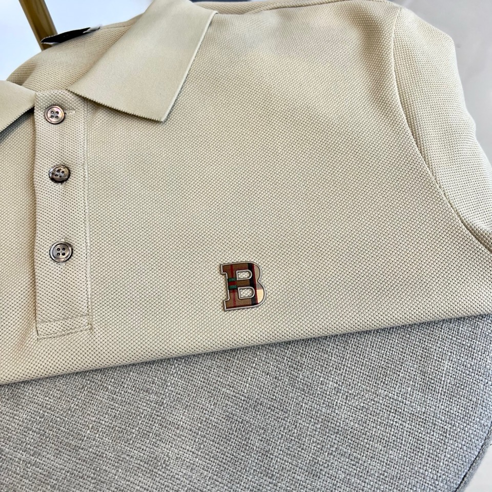 巴宝莉、2025s经典标志性Logo点缀元素 经典时尚翻领 Polo衫短袖 ，贸易公司渠道订单，简约大气