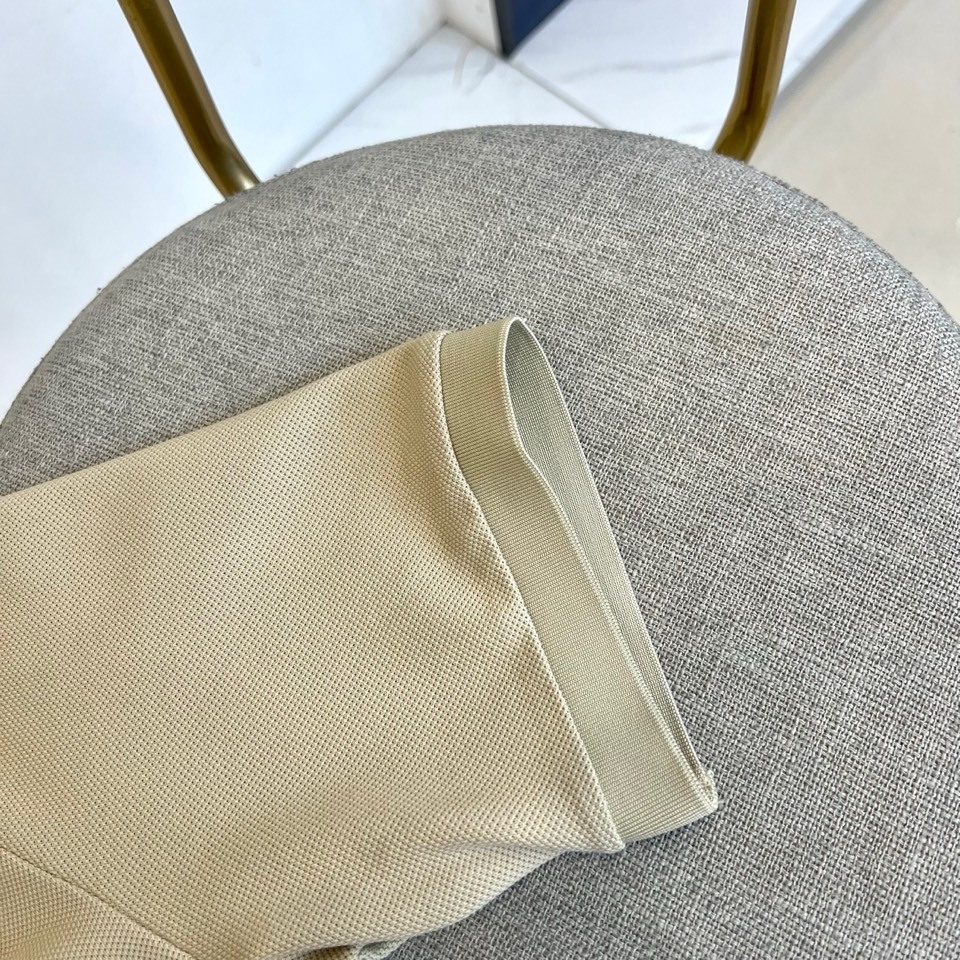 巴宝莉、2025s经典标志性Logo点缀元素 经典时尚翻领 Polo衫短袖 ，贸易公司渠道订单，简约大气