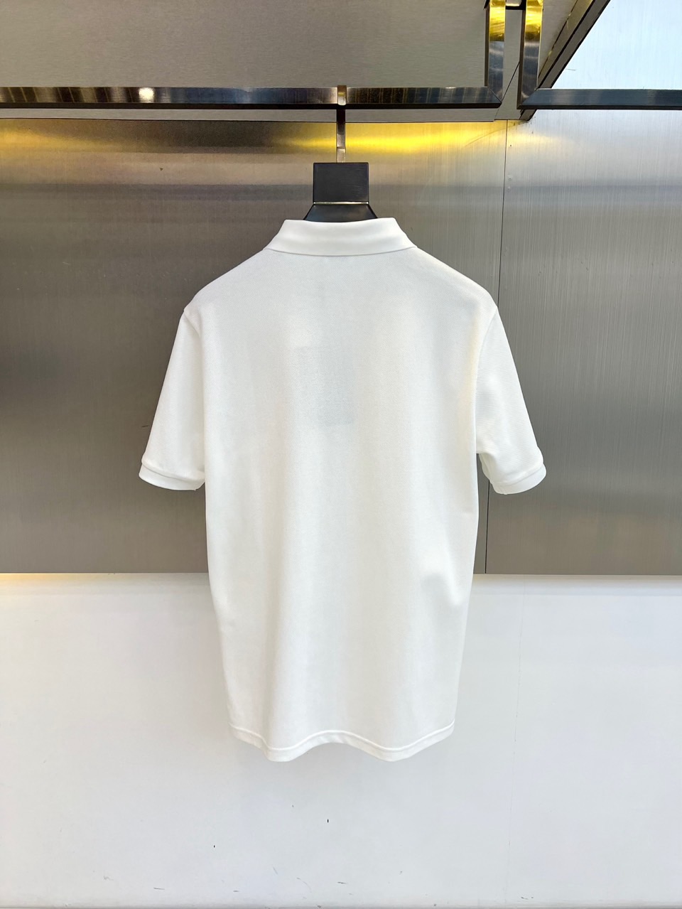 巴宝莉、2025s经典标志性Logo点缀元素 经典时尚翻领 Polo衫短袖 ，贸易公司渠道订单，简约大气