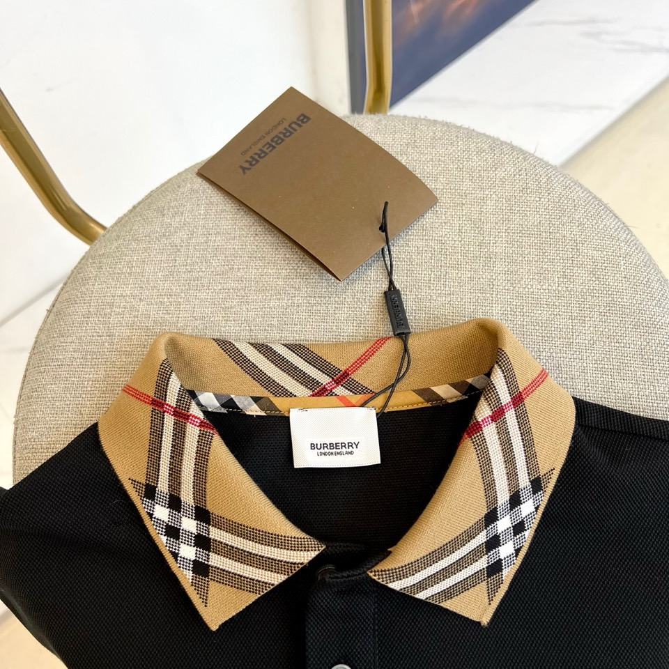 巴宝莉、2025s经典标志性Logo点缀元素 经典时尚翻领 Polo衫短袖 ，贸易公司渠道订单，简约大气