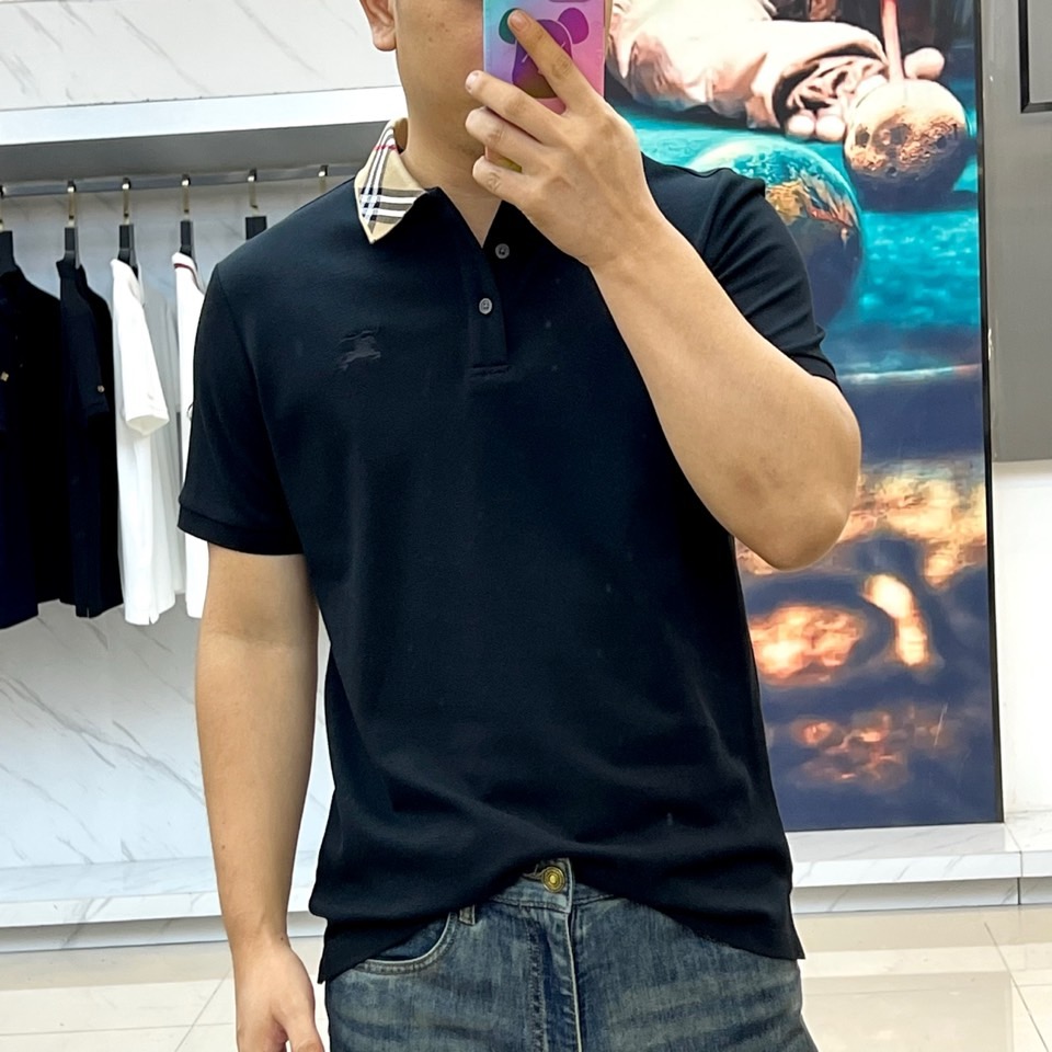 巴宝莉、2025s经典标志性Logo点缀元素 经典时尚翻领 Polo衫短袖 ，贸易公司渠道订单，简约大气