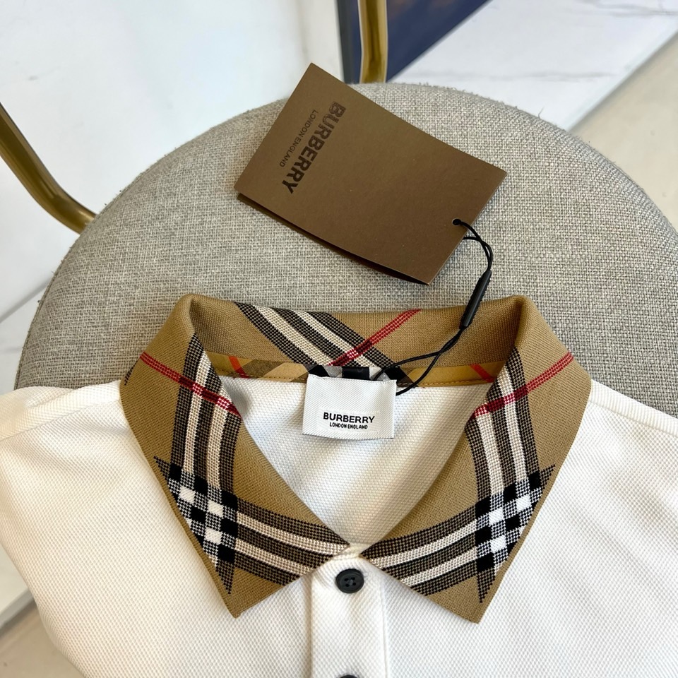 巴宝莉、2025s经典标志性Logo点缀元素 经典时尚翻领 Polo衫短袖 ，贸易公司渠道订单，简约大气