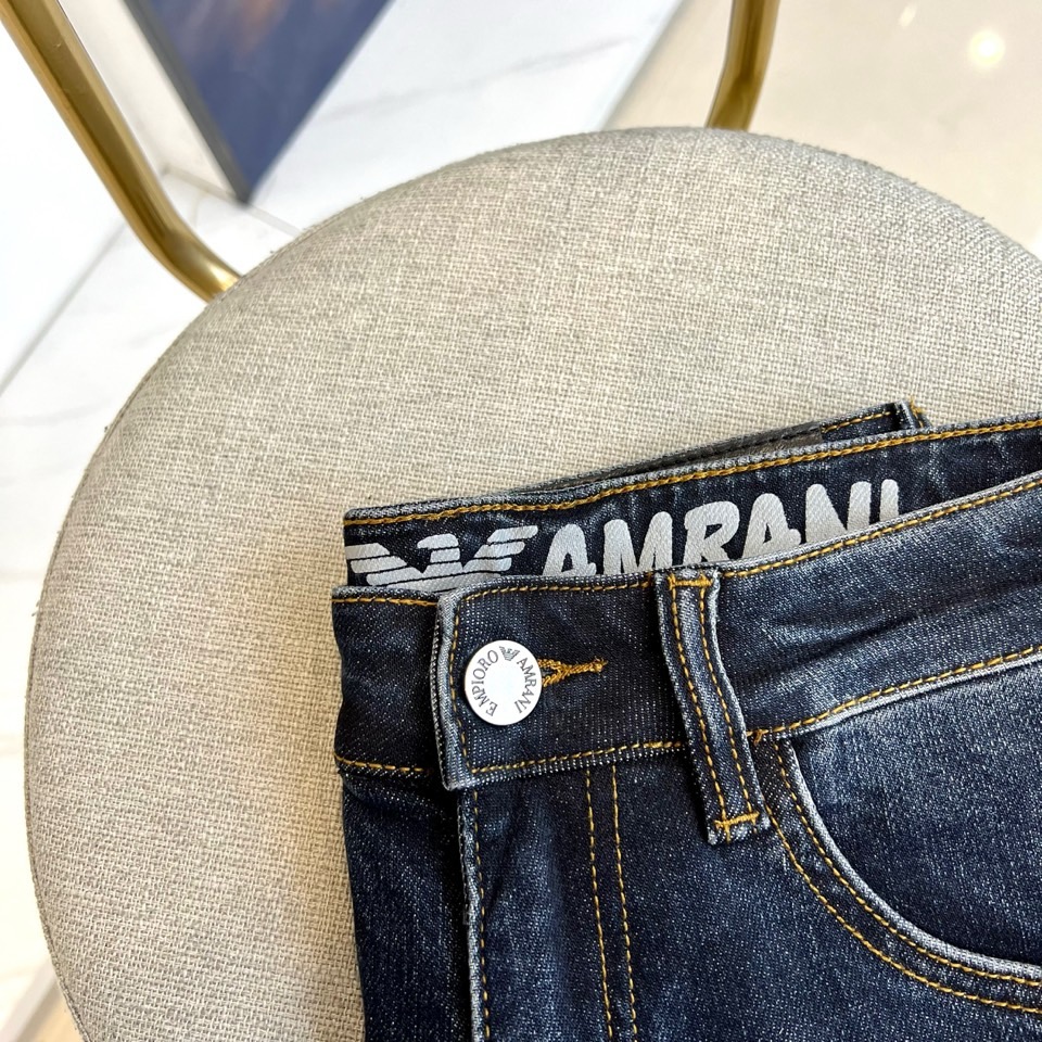 Amani阿玛尼、2025秋冬新款牛仔裤，最新通勤百搭无论什么场合穿都可以，选用进口原色丹宁高弹面料颜色