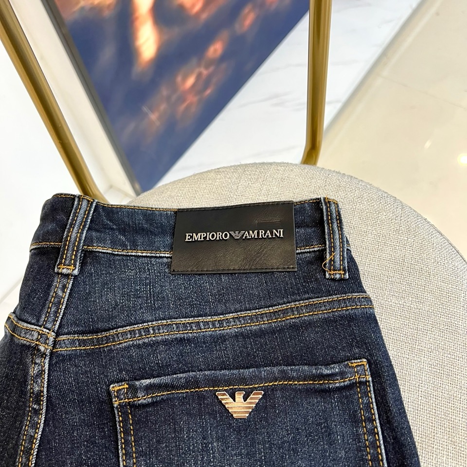 Amani阿玛尼、2025秋冬新款牛仔裤，最新通勤百搭无论什么场合穿都可以，选用进口原色丹宁高弹面料颜色