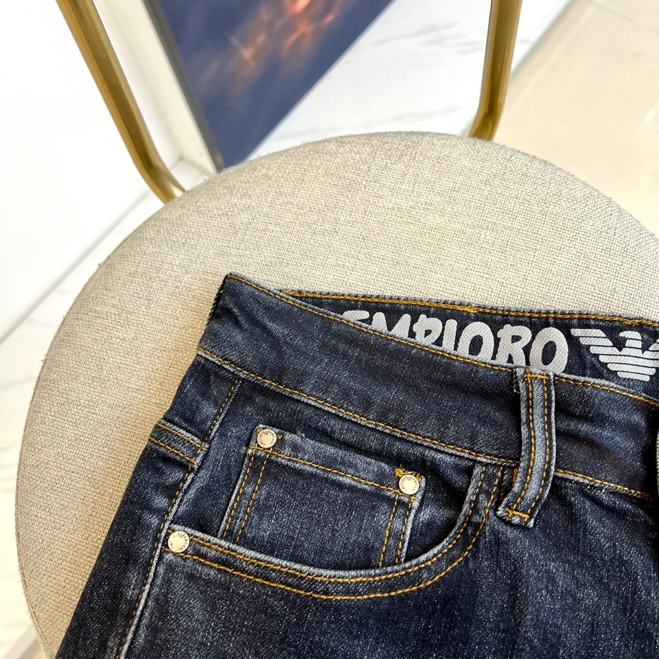 Amani阿玛尼、2025秋冬新款牛仔裤，最新通勤百搭无论什么场合穿都可以，选用进口原色丹宁高弹面料颜色