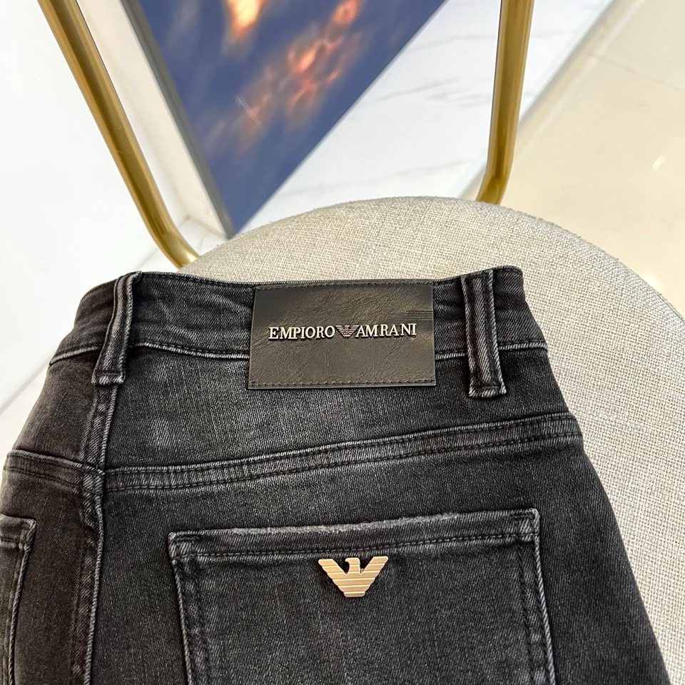 Amani阿玛尼、2025秋冬新款牛仔裤，最新通勤百搭无论什么场合穿都可以，选用进口原色丹宁高弹面料颜色