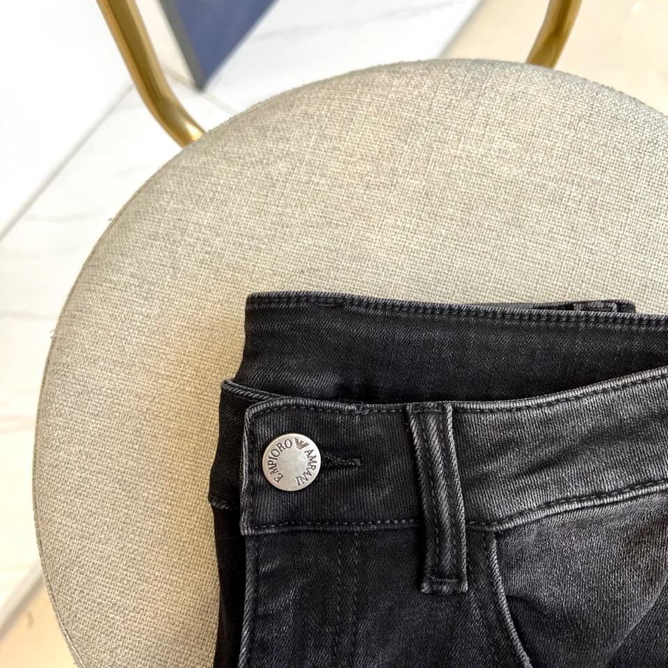 Amani阿玛尼、2025秋冬新款牛仔裤，最新通勤百搭无论什么场合穿都可以，选用进口原色丹宁高弹面料颜色