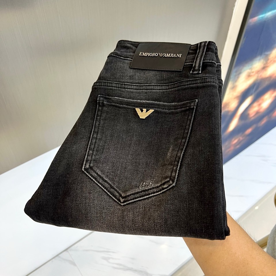 Amani阿玛尼、2025秋冬新款牛仔裤，最新通勤百搭无论什么场合穿都可以，选用进口原色丹宁高弹面料颜色