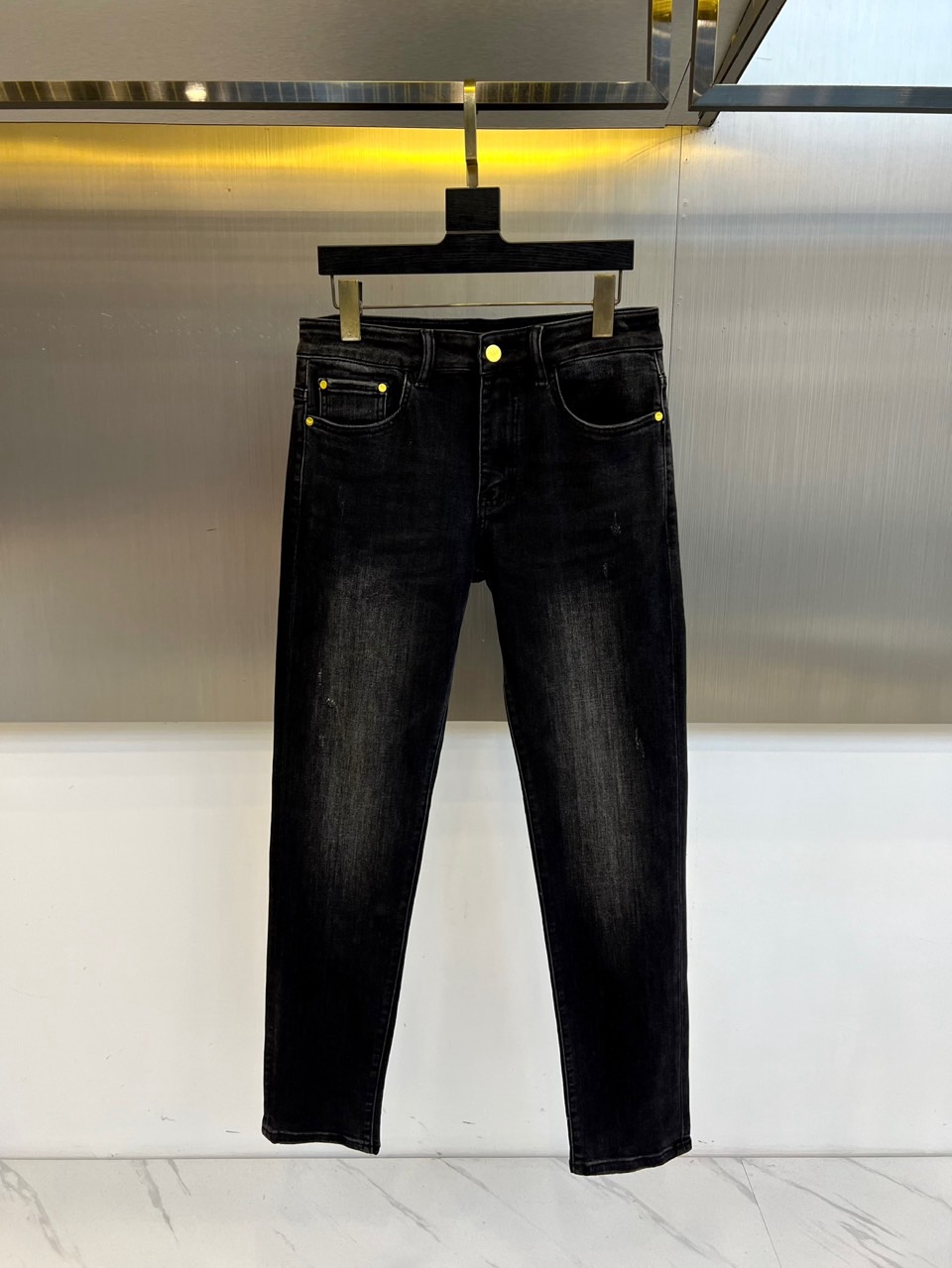 Amani阿玛尼、2025秋冬新款牛仔裤，最新通勤百搭无论什么场合穿都可以，选用进口原色丹宁高弹面料颜色