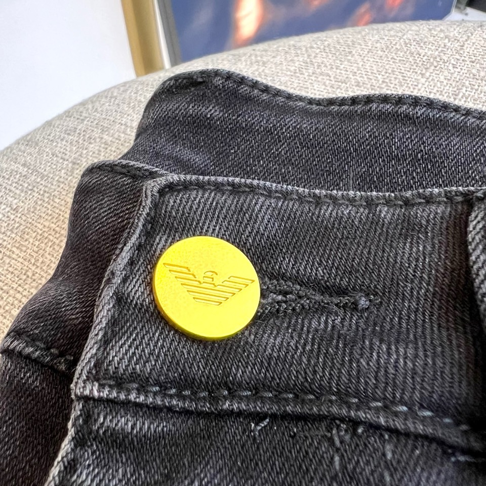 Amani阿玛尼、2025秋冬新款牛仔裤，最新通勤百搭无论什么场合穿都可以，选用进口原色丹宁高弹面料颜色