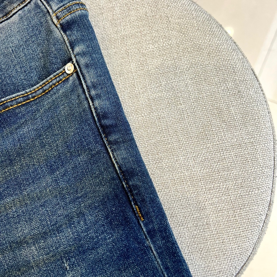 DG、2025s春夏新款，男士经典色水洗浅蓝色复古水洗棉质弹力牛仔裤！选用了客供进口98%棉2%橡胶混纺