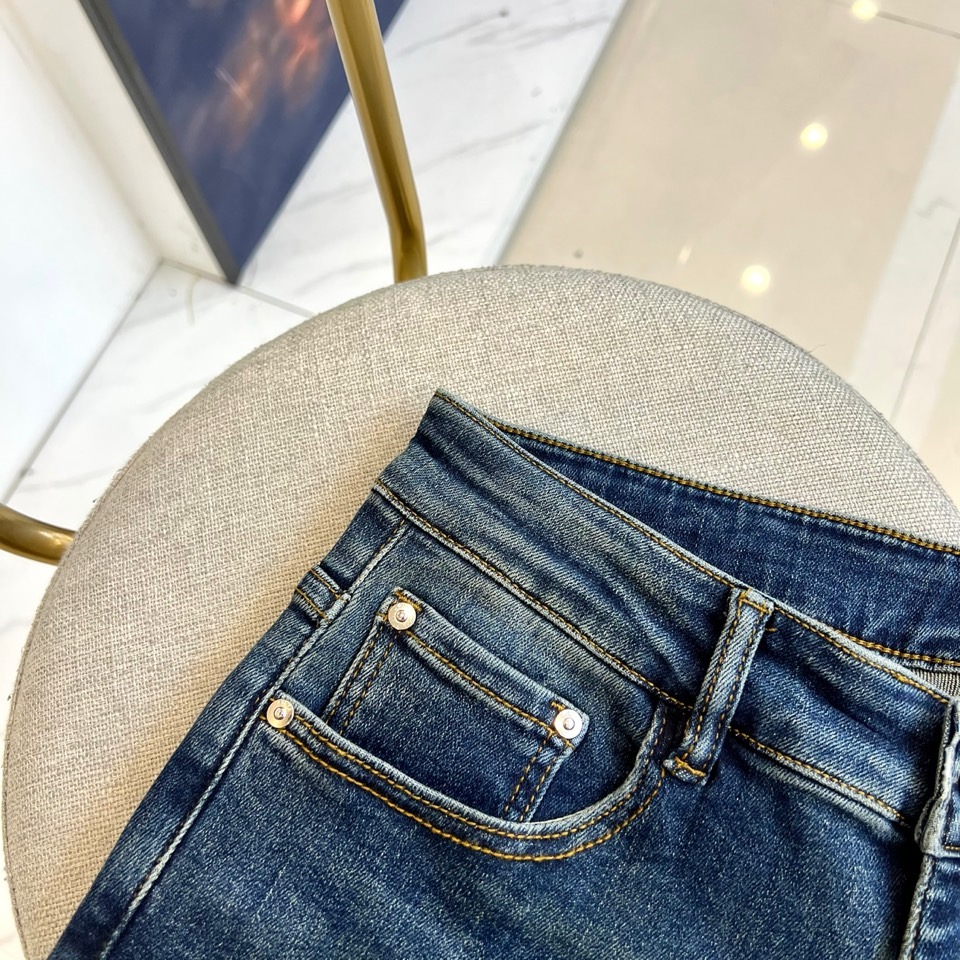 DG、2025s春夏新款，男士经典色水洗浅蓝色复古水洗棉质弹力牛仔裤！选用了客供进口98%棉2%橡胶混纺