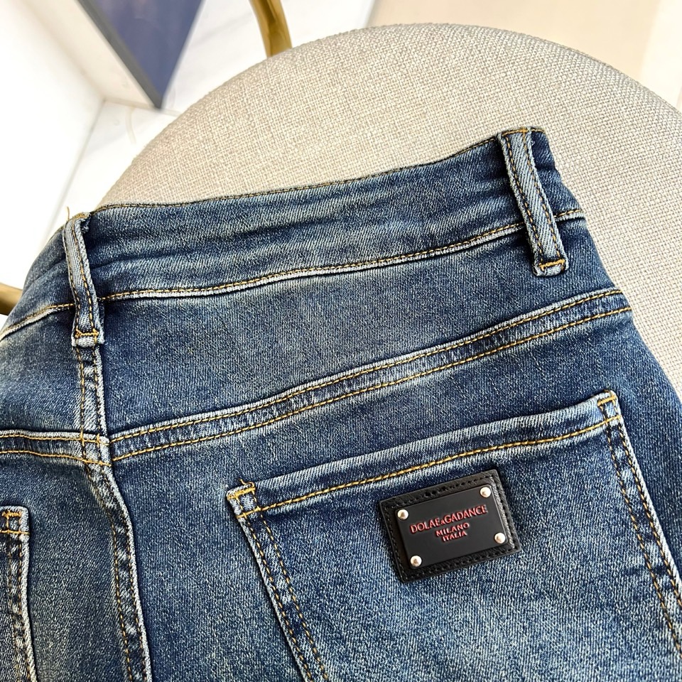 DG、2025s春夏新款，男士经典色水洗浅蓝色复古水洗棉质弹力牛仔裤！选用了客供进口98%棉2%橡胶混纺