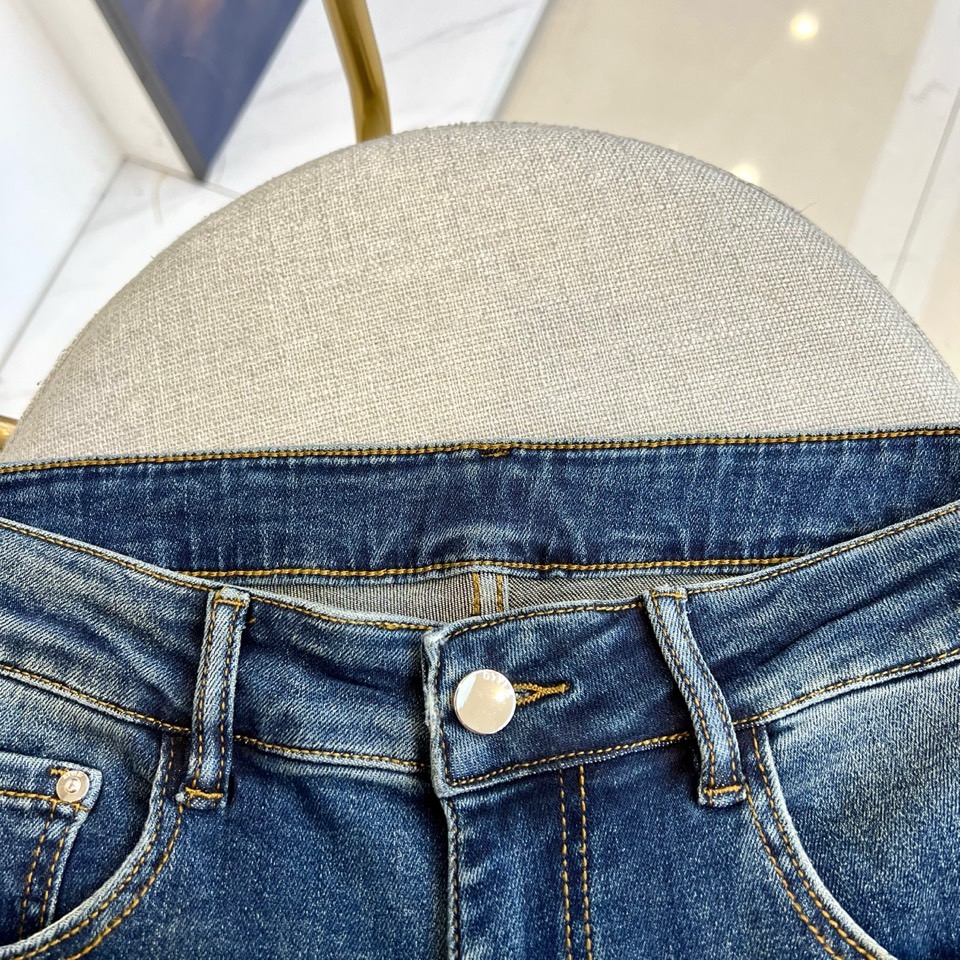 DG、2025s春夏新款，男士经典色水洗浅蓝色复古水洗棉质弹力牛仔裤！选用了客供进口98%棉2%橡胶混纺