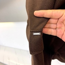Zegna杰尼亚、25s秋冬系列立领夹克 | 意式极简。精选100%尼龙外层与100%聚酯纤维内衬,打造 Zegna杰尼亚、25s秋冬系列立领夹克 | 意式极简。精选100%尼龙外层与100%聚酯纤维内衬,打造