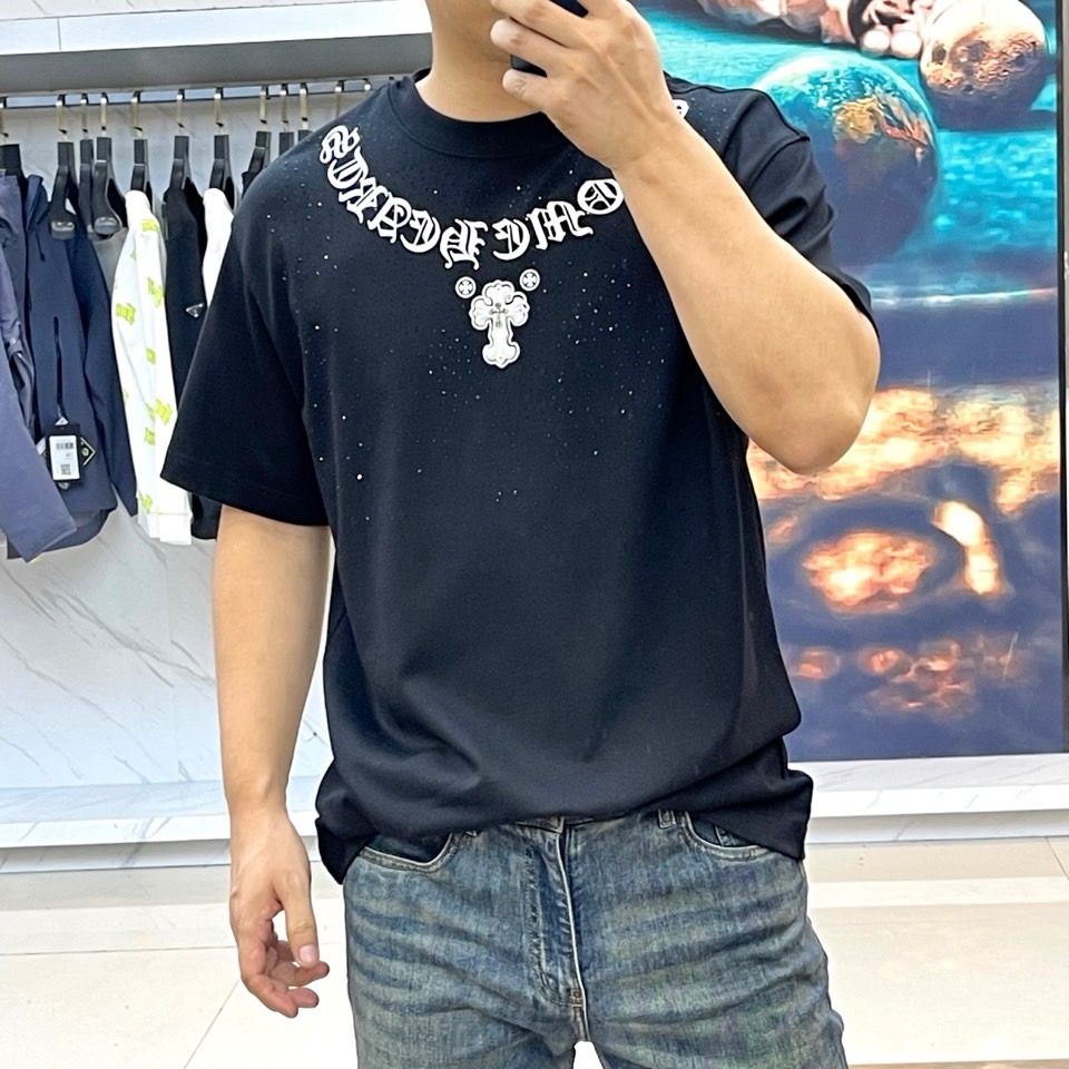 CHROME HEARTS克罗心、2025秋冬中袖打底衫。将标志性哥特字体