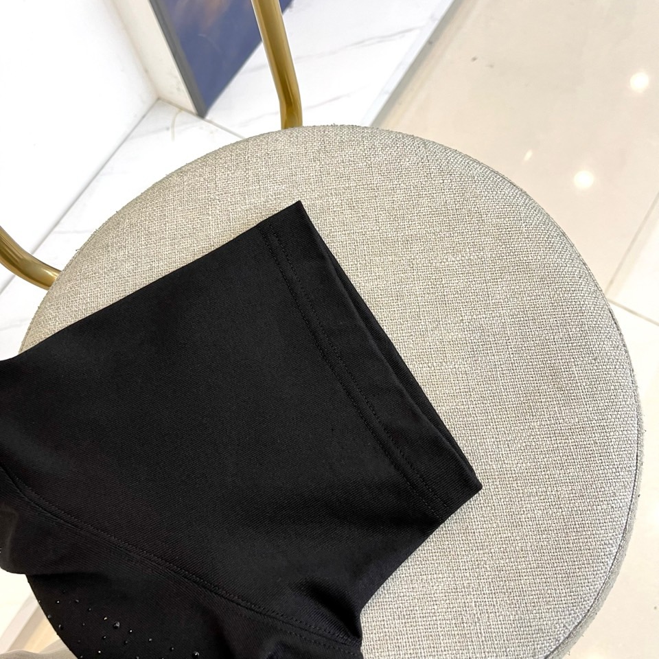 CHROME HEARTS克罗心、2025秋冬中袖打底衫。将标志性哥特字体