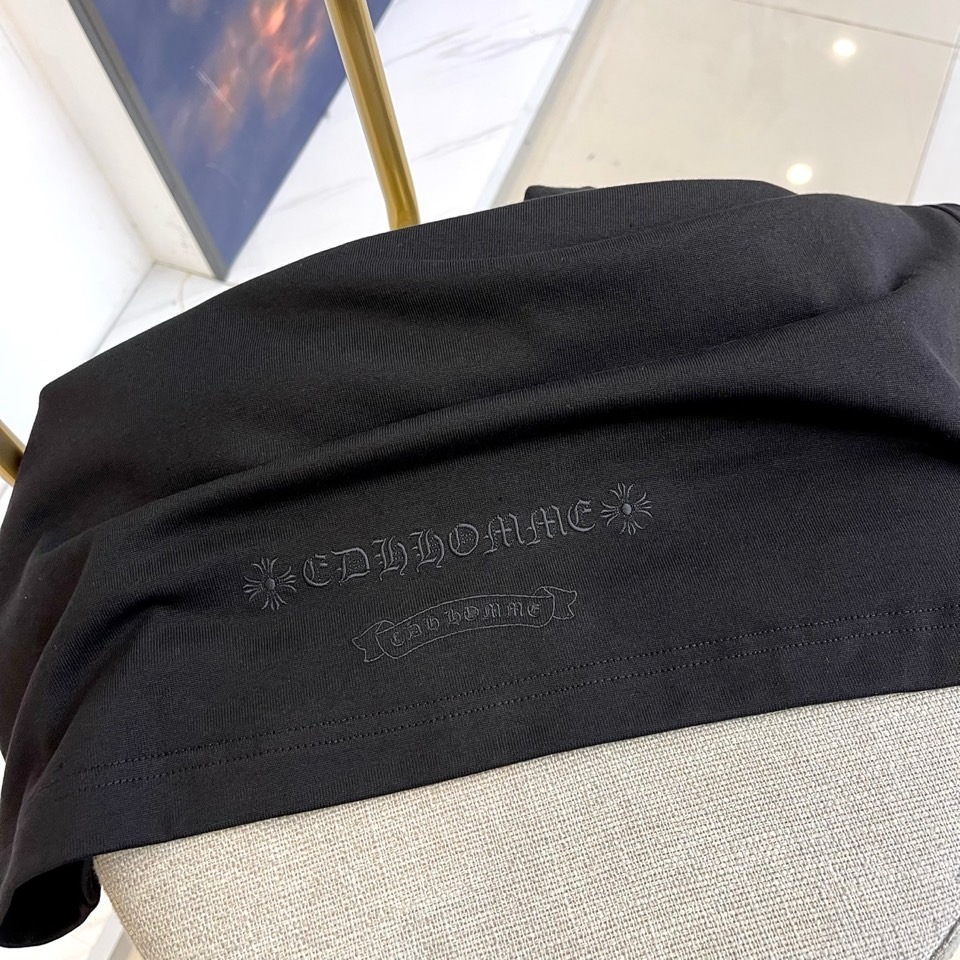 CHROME HEARTS克罗心、2025秋冬中袖打底衫。将标志性哥特字体