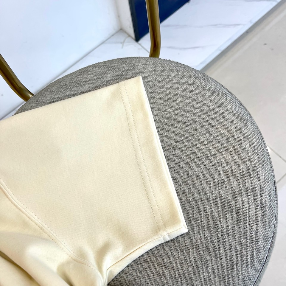 Fendi芬迪、2025秋冬中袖T恤。胸前红色