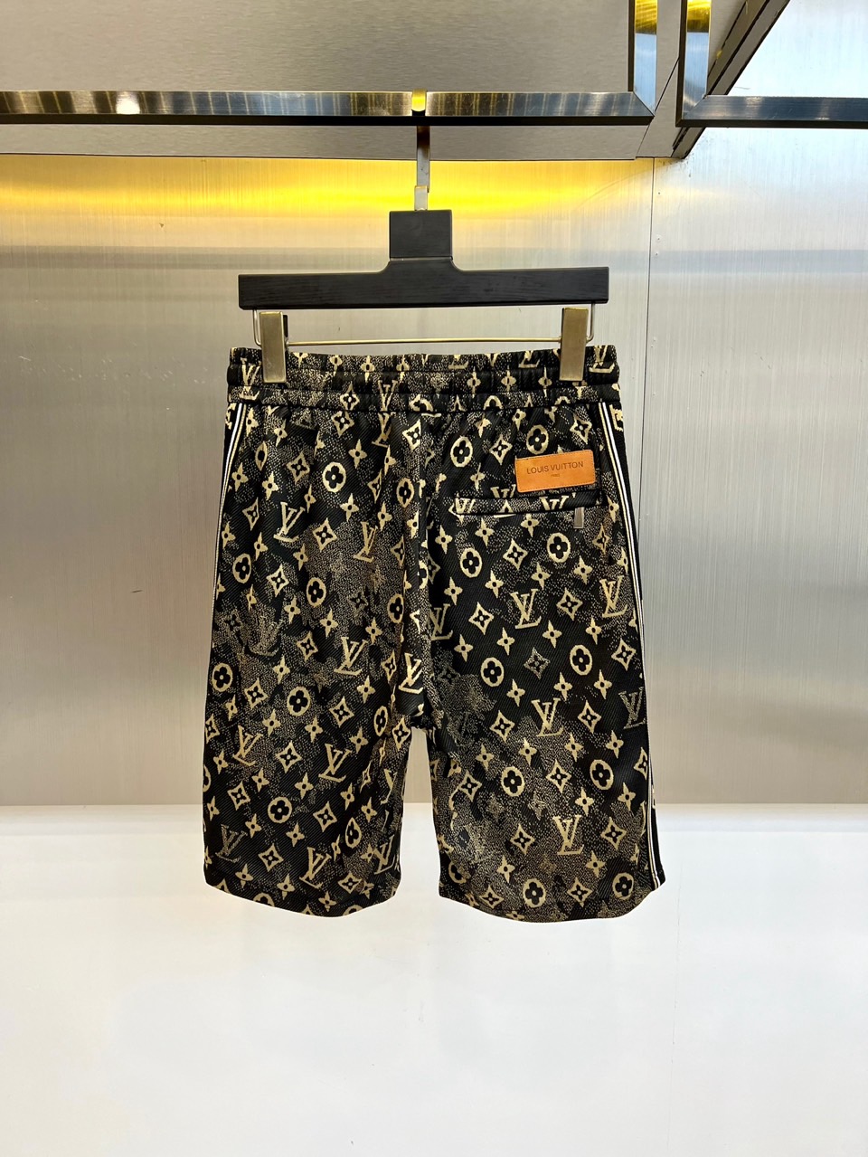 Lv、2025ss夏季新品发售，经典logo标识时尚休闲运动五分裤/短裤！甄选客供定制材质，平整简约，亲