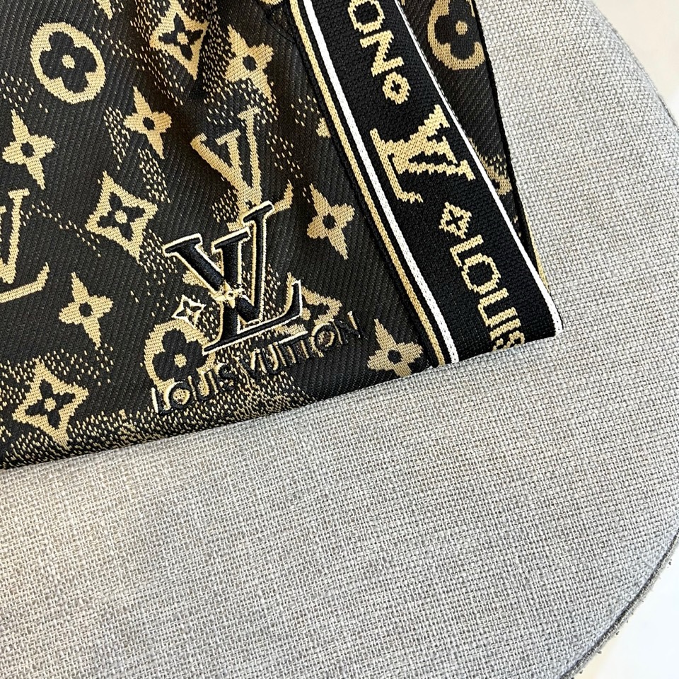 Lv、2025ss夏季新品发售，经典logo标识时尚休闲运动五分裤/短裤！甄选客供定制材质，平整简约，亲
