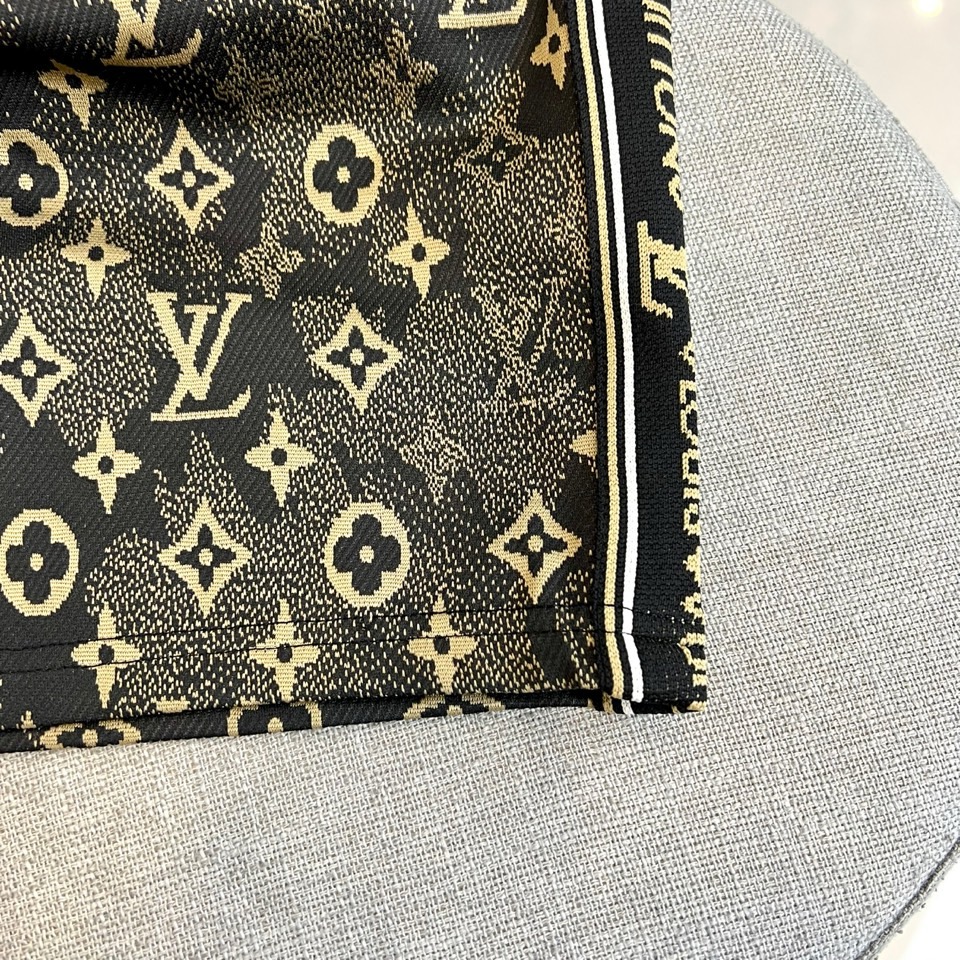 Lv、2025ss夏季新品发售，经典logo标识时尚休闲运动五分裤/短裤！甄选客供定制材质，平整简约，亲