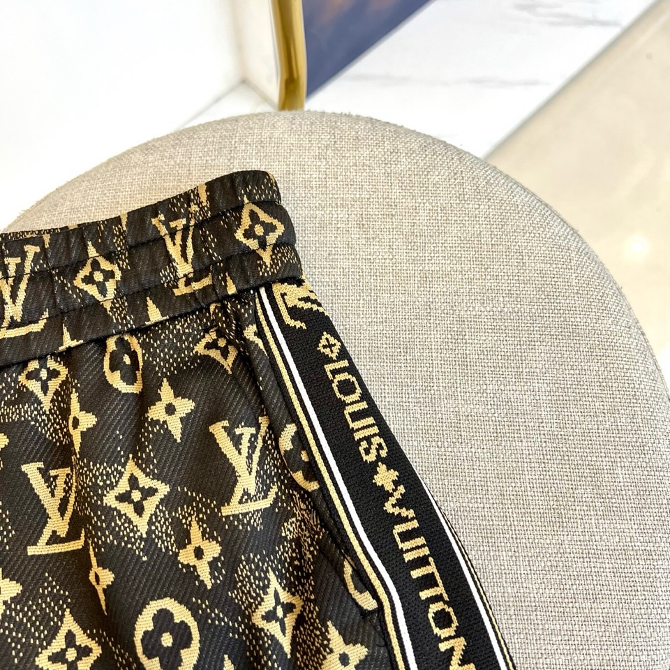 Lv、2025ss夏季新品发售，经典logo标识时尚休闲运动五分裤/短裤！甄选客供定制材质，平整简约，亲